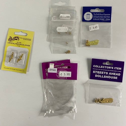 720 - Dolls House Fixtures & Fixings. VG. 600g. (144)
10 x 5mm Screws
2 x 9214 Screws for Cranked Hinges
1... 