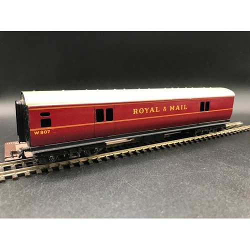 89 - Hornby Dublo Rolling-stock including TPO Mail Van Set (in-complete), plus pair of Boxed 4081 Suburba... 