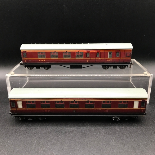 89 - Hornby Dublo Rolling-stock including TPO Mail Van Set (in-complete), plus pair of Boxed 4081 Suburba... 