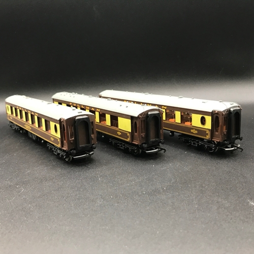 134 - Wrenn Rolling-stock Pullman Coaches and Wagons, Boxed Wagons W5010 Robertsons Ventilated Van, W4658 ... 