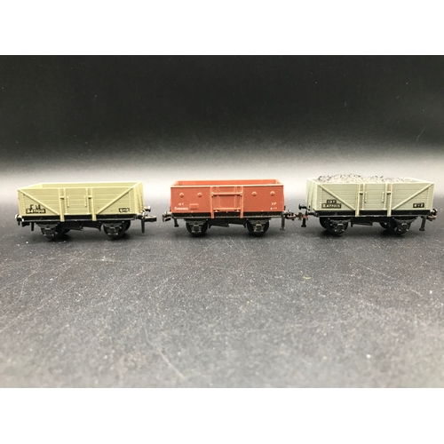 90 - 40+ Dublo Rolling-stock Boxed and Un-boxed, includes two boxed Containers, Tank Wagons, Cattle Truck... 