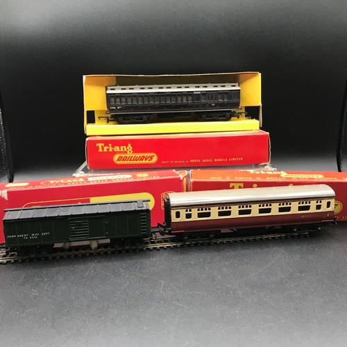 136 - A Job Lot of mostly Triang Railways and Hornby items includes R404 Operating Hopper Car Set (VG) wit... 