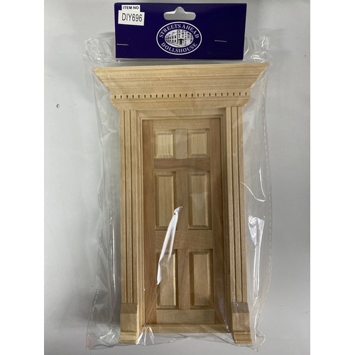 722 - Streets Ahead DIY079 & DIY696 Ex-Shop Stock Ex-Shop Stock. VG. 1000g. (14)
6 x Sash Windows DIY079 -... 