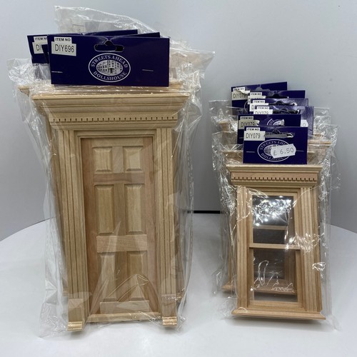 722 - Streets Ahead DIY079 & DIY696 Ex-Shop Stock Ex-Shop Stock. VG. 1000g. (14)
6 x Sash Windows DIY079 -... 