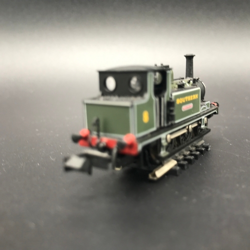 239 - A Dapol ND-100F 'N gauge' Locomotive Terrier 'Freshwater' Southern Lined Green No.8, Tested Runner -... 