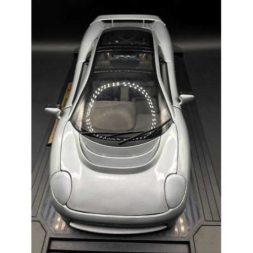 502 - Maisto 1:12 Jaguar XJ220 1992 in Silver, Boxed, Documentation and Plinth - Die-cast Good, Box Fair (... 