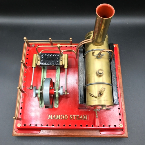 8 - Mamod twin cylinder super heated steam engine 'Jenny Wren' mounted on wooden plinth - Good (1) 2900g