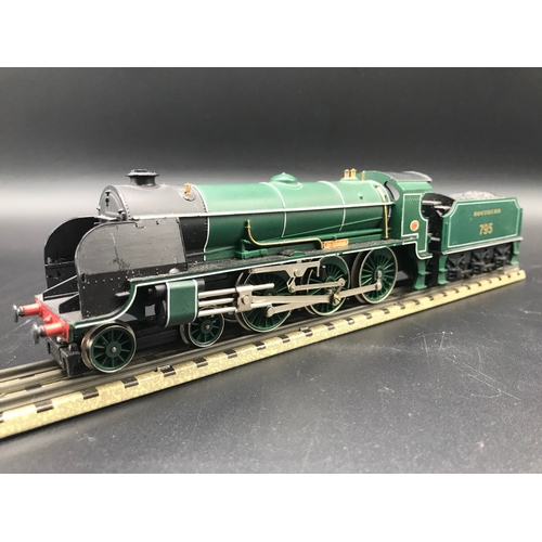 97 - Hornby 3-Rail Locomotive Tested Runner, Southern green 4-6-0 No.795 with tender Tested Runner (Good)... 