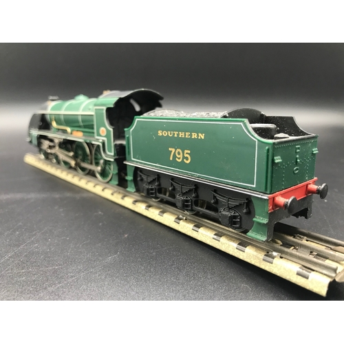 97 - Hornby 3-Rail Locomotive Tested Runner, Southern green 4-6-0 No.795 with tender Tested Runner (Good)... 