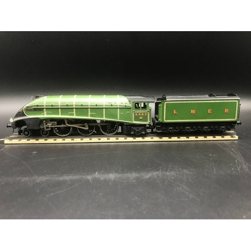 106 - A Dublo EDL1 3-Rail A4 Locomotive & tender in LNER Green satin finish with white lining as 4482 Gold... 