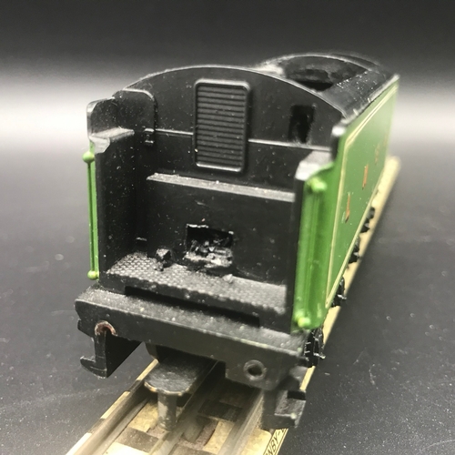 106 - A Dublo EDL1 3-Rail A4 Locomotive & tender in LNER Green satin finish with white lining as 4482 Gold... 