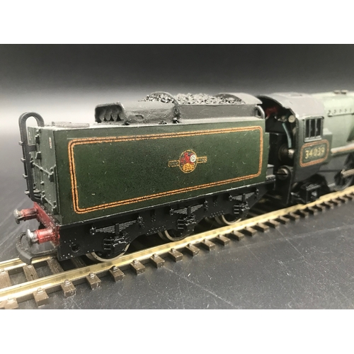 138 - Wrenn W2236 West Country Class 4-6-2 OO Locomotive ‘Boscastle’ No.34039 BR Green, Weathered to good ... 