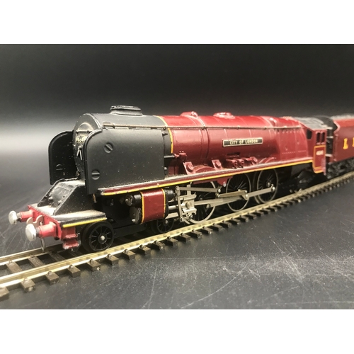 143 - A Boxed Dublo 2226 2-Rail Locomotive Tested Runner, Duchess Class 4-6-2 'City of London' No.46245 wi... 