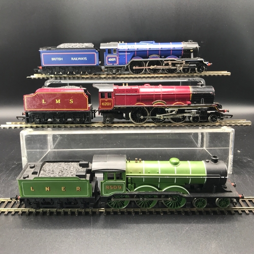 149 - Three 'OO' Hornby Steam Locomotives, Tested Runners, Hornby R140 Class A3 4-6-2 60071 'Tranquil' in ... 