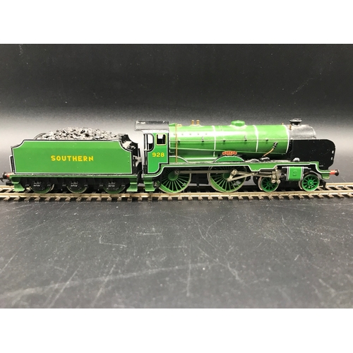 151 - Three 'OO' Hornby Steam Locomotives, Tested Runners, Hornby R372 Class A4 4-6-2 'Seagull' 4902 in LN... 