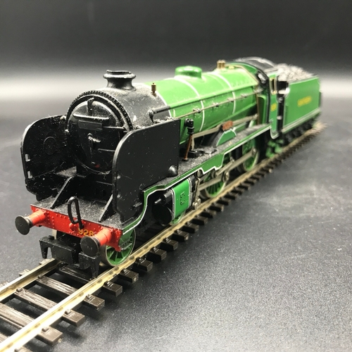 151 - Three 'OO' Hornby Steam Locomotives, Tested Runners, Hornby R372 Class A4 4-6-2 'Seagull' 4902 in LN... 