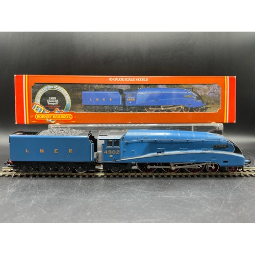 151 - Three 'OO' Hornby Steam Locomotives, Tested Runners, Hornby R372 Class A4 4-6-2 'Seagull' 4902 in LN... 