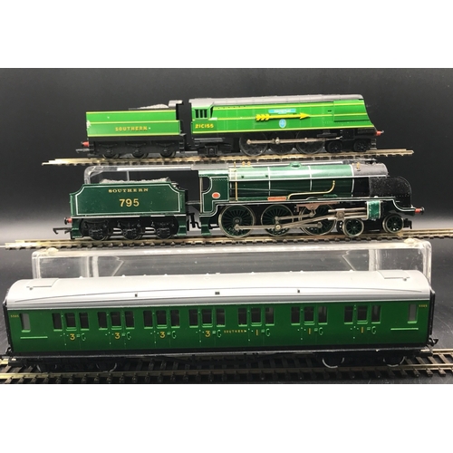 152 - Two 'OO' Hornby Steam Locomotives and Southern 1st/3rd Coach, Tested Runners, Hornby R866 Battle Of ... 