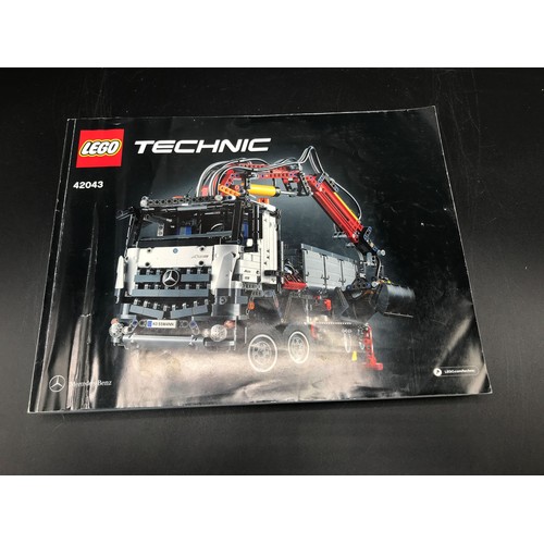 762 - LEGO Technic 42043 Mercedes-Benz Arocs. Twin axle steering, double differential drive and fully inde... 