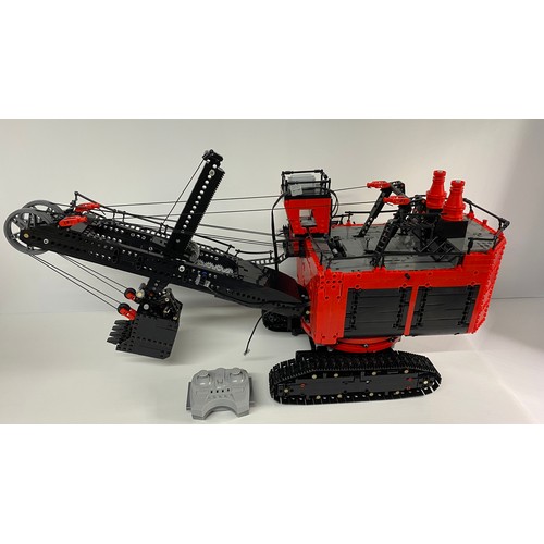 763 - REOBRIX 22014 - RC Control rope excavator 2,968 clamping modules building kit. This set comes built ... 