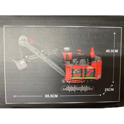 763 - REOBRIX 22014 - RC Control rope excavator 2,968 clamping modules building kit. This set comes built ... 