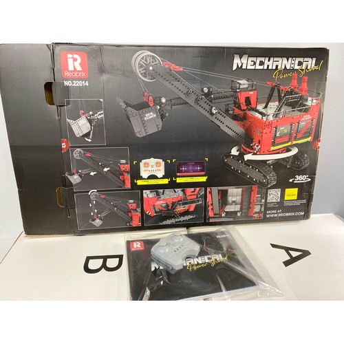 763 - REOBRIX 22014 - RC Control rope excavator 2,968 clamping modules building kit. This set comes built ... 