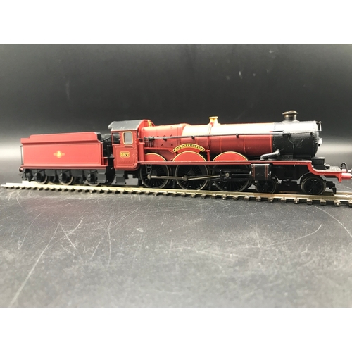 154 - Hornby 'OO' Castle Class 4-6-0 'Hogwarts Castle' 5972 in Red with four Harry Potter Hogwarts Railway... 