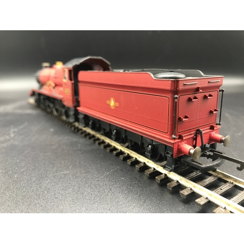 154 - Hornby 'OO' Castle Class 4-6-0 'Hogwarts Castle' 5972 in Red with four Harry Potter Hogwarts Railway... 