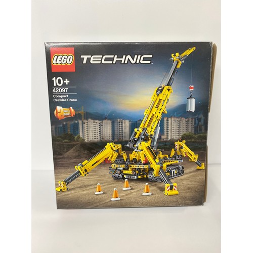 764 - LEGO TECHNIC 42097 Compact Crawler Crane. The Crawler Crane folds into a compact vehicle that travel... 