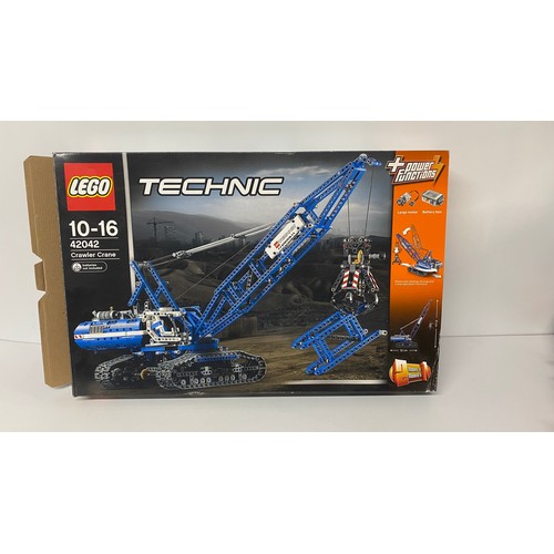 769 - LEGO TECHNIC 42042 Rope Excavator. This huge, robust 2-in-1 model comes with an array of realistic d... 