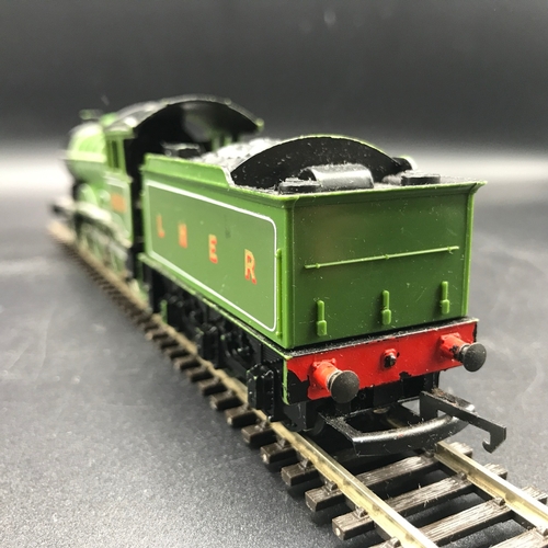 155 - Six 'OO' Triang Steam Locomotives, Tested Runners, R150 4-6-0 LNER Loco and Tender Gloss Green No.85... 