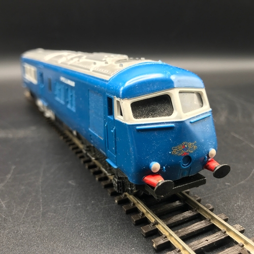 156 - Triang R157/158 DMU M79079/M79632 BR Blue/Yellow Tested Runner (Fair), together with Triang R555/R55... 