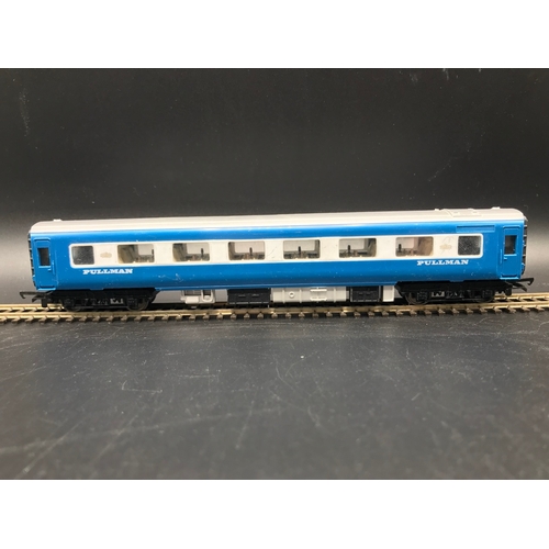 156 - Triang R157/158 DMU M79079/M79632 BR Blue/Yellow Tested Runner (Fair), together with Triang R555/R55... 