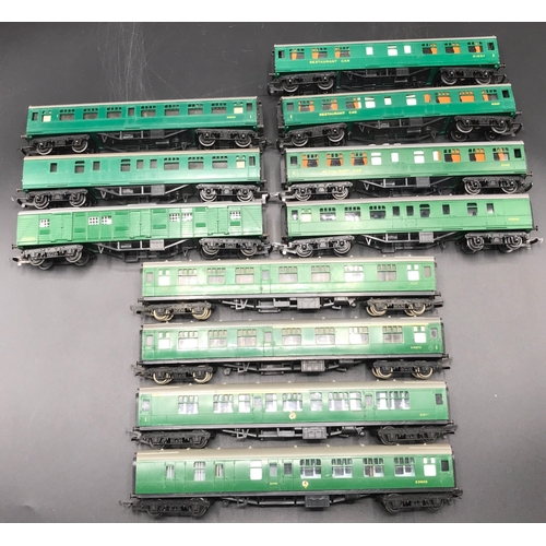 169 - A ‘OO’ gauge 11 Triang Southern Green Coaches including Restaurant Coaches and a Utility Van No.S235... 