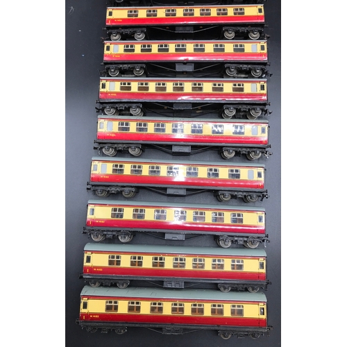 114 - Dublo OO Gauge 21 'Ready-to-roll' coaches of various liveries, Coach Nos. M4183(9) W9562(4) M26133(3... 