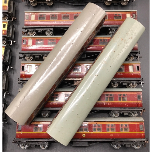 115 - Dublo OO Gauge 28 'Ready-to-roll' coaches of various liveries, Scratches, Dust - Fair (28) 5000g