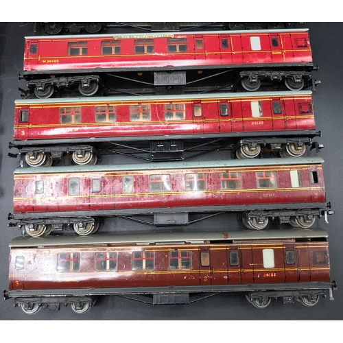 115 - Dublo OO Gauge 28 'Ready-to-roll' coaches of various liveries, Scratches, Dust - Fair (28) 5000g