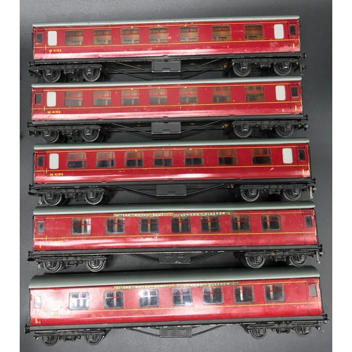 115 - Dublo OO Gauge 28 'Ready-to-roll' coaches of various liveries, Scratches, Dust - Fair (28) 5000g