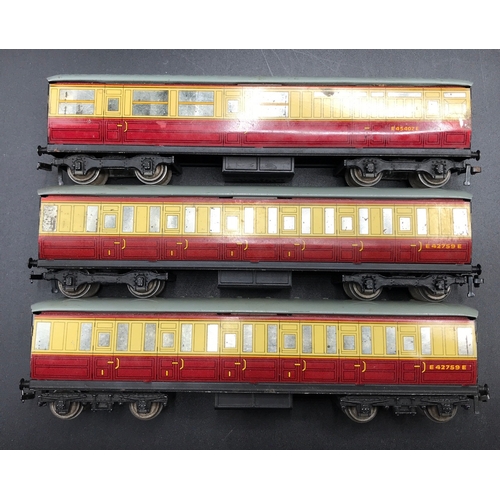 116 - 12 Hornby Dublo Tinplate Coaches, LNER Teak, Southern Green and Maroon & Cream Coaches, 'Ready-to-Ro... 