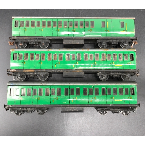 116 - 12 Hornby Dublo Tinplate Coaches, LNER Teak, Southern Green and Maroon & Cream Coaches, 'Ready-to-Ro... 