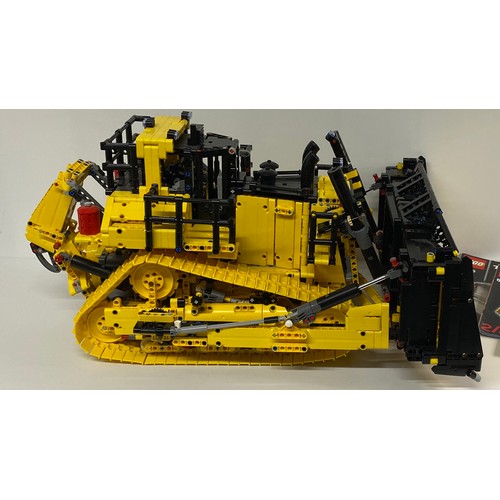 LEGO TECHNIC App-Controlled CAT D11 Bulldozer 42131. ust like the real ...