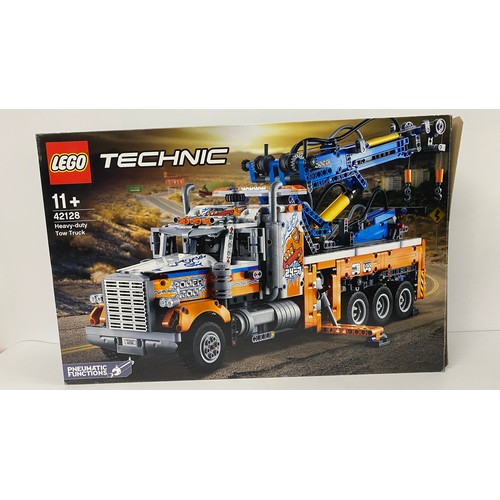 772 - LEGO TECHNIC Heavy-duty Tow Truck 42128. Packed with details, it’s a great tribute to the world’s be... 