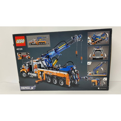 772 - LEGO TECHNIC Heavy-duty Tow Truck 42128. Packed with details, it’s a great tribute to the world’s be... 