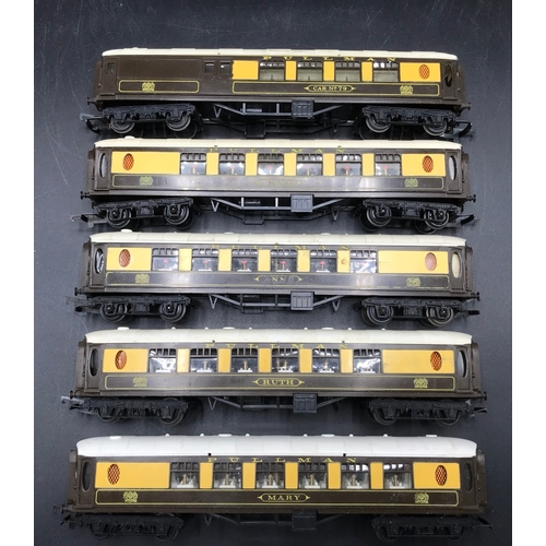 172 - A Rake of Five Triang Pullman Coaches 'OO' includes Anne, Jane, Mary, Ruth and Car No.79 'Ready-to-r... 