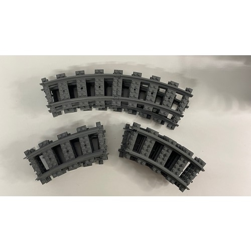 753 - Lego City Track. Very Good (165) 3000g
6 x Left
6 x Right
60 x Straight
56 x Flexi
16 x Curve
1 x Cr... 