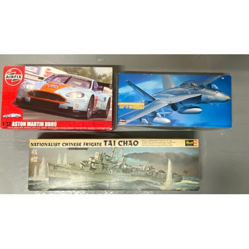 678 - 25 boxed and unbuilt kits, including. Revel, Airfix, Heller & Matchbox. Kits G/boxes P-G. 5400g (25)... 