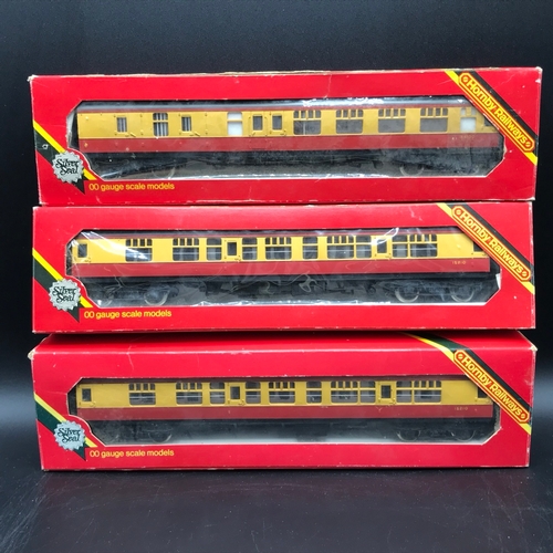 191 - Nine OO Gauge Coaches 'Ready-to-roll' includes:-
Hornby R298 LNER Compartment Coach (2) Fair with Bo... 