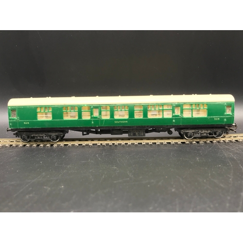 191 - Nine OO Gauge Coaches 'Ready-to-roll' includes:-
Hornby R298 LNER Compartment Coach (2) Fair with Bo... 