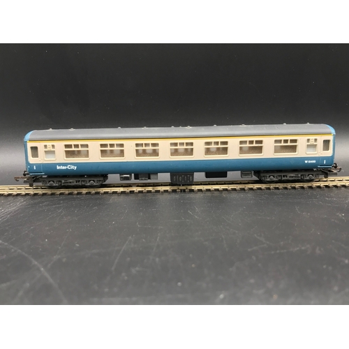 191 - Nine OO Gauge Coaches 'Ready-to-roll' includes:-
Hornby R298 LNER Compartment Coach (2) Fair with Bo... 