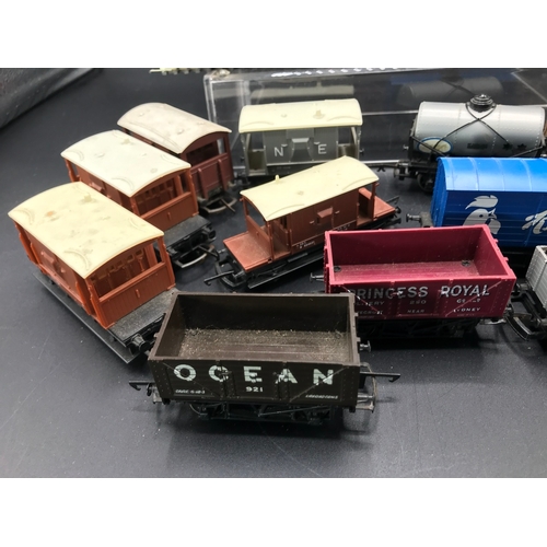 193 - 26 OO Rolling-stock Wagons and Tankers in 'Ready-to-Roll' condition, includes Triang R633 Freightlin... 